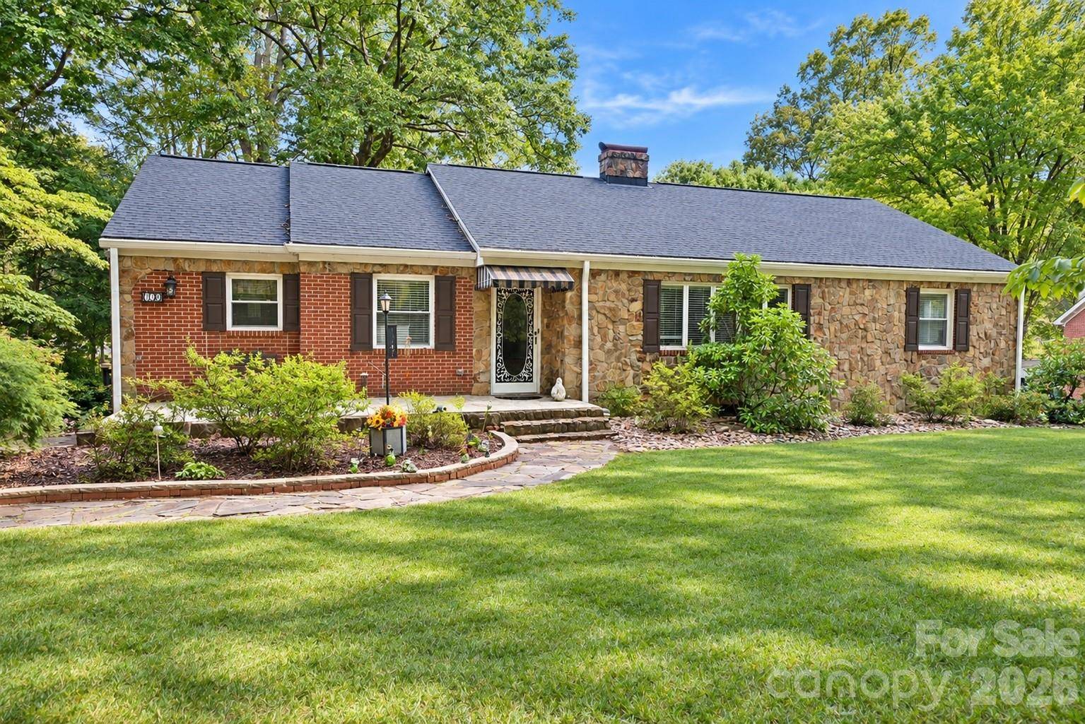 609 1st AVE N, Conover, NC 28613