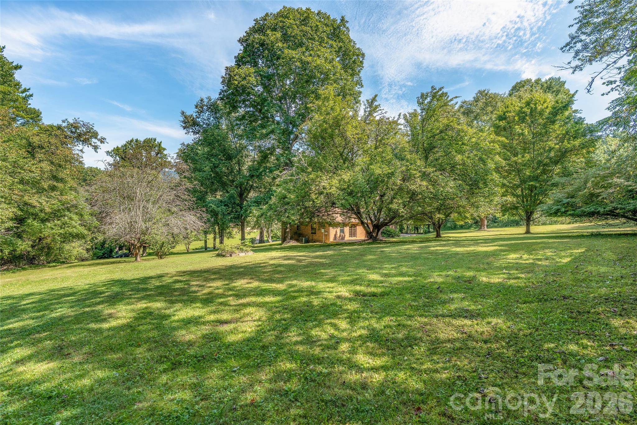 27 Windy Acres DR, Fairview, NC 28730