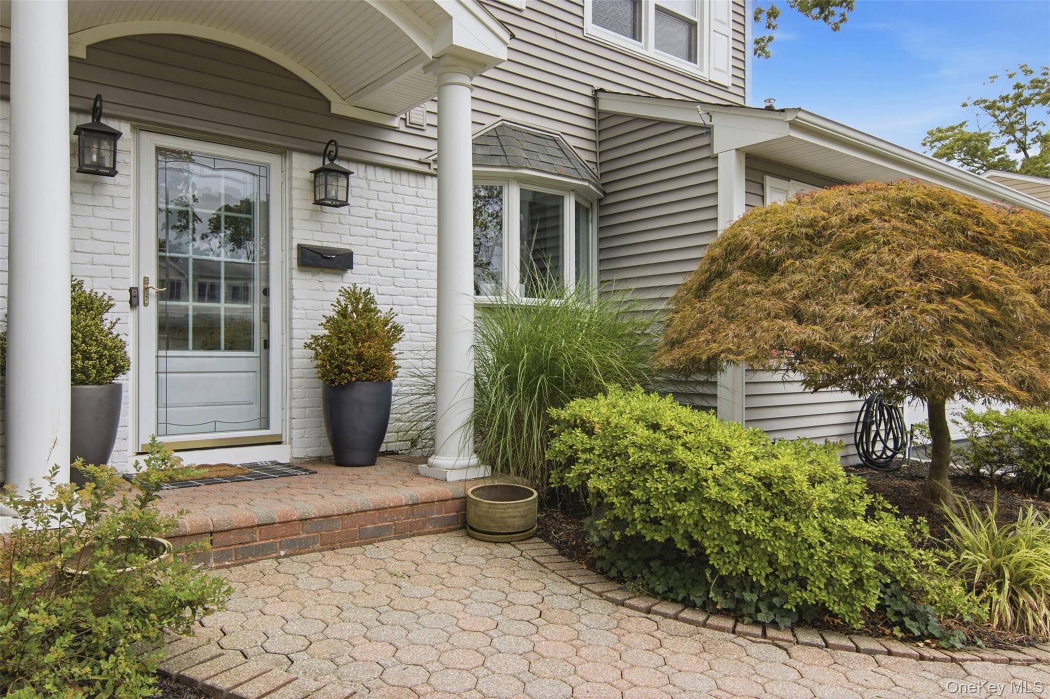 10 Hilltop LN, Oyster Bay, NY 11771