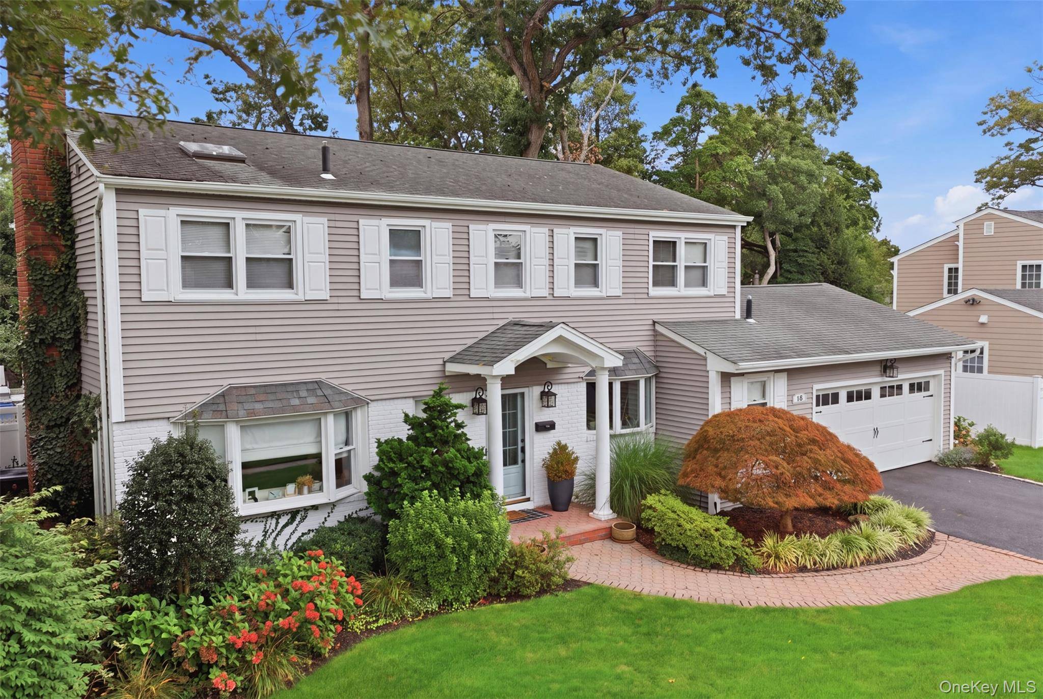 10 Hilltop LN, Oyster Bay, NY 11771