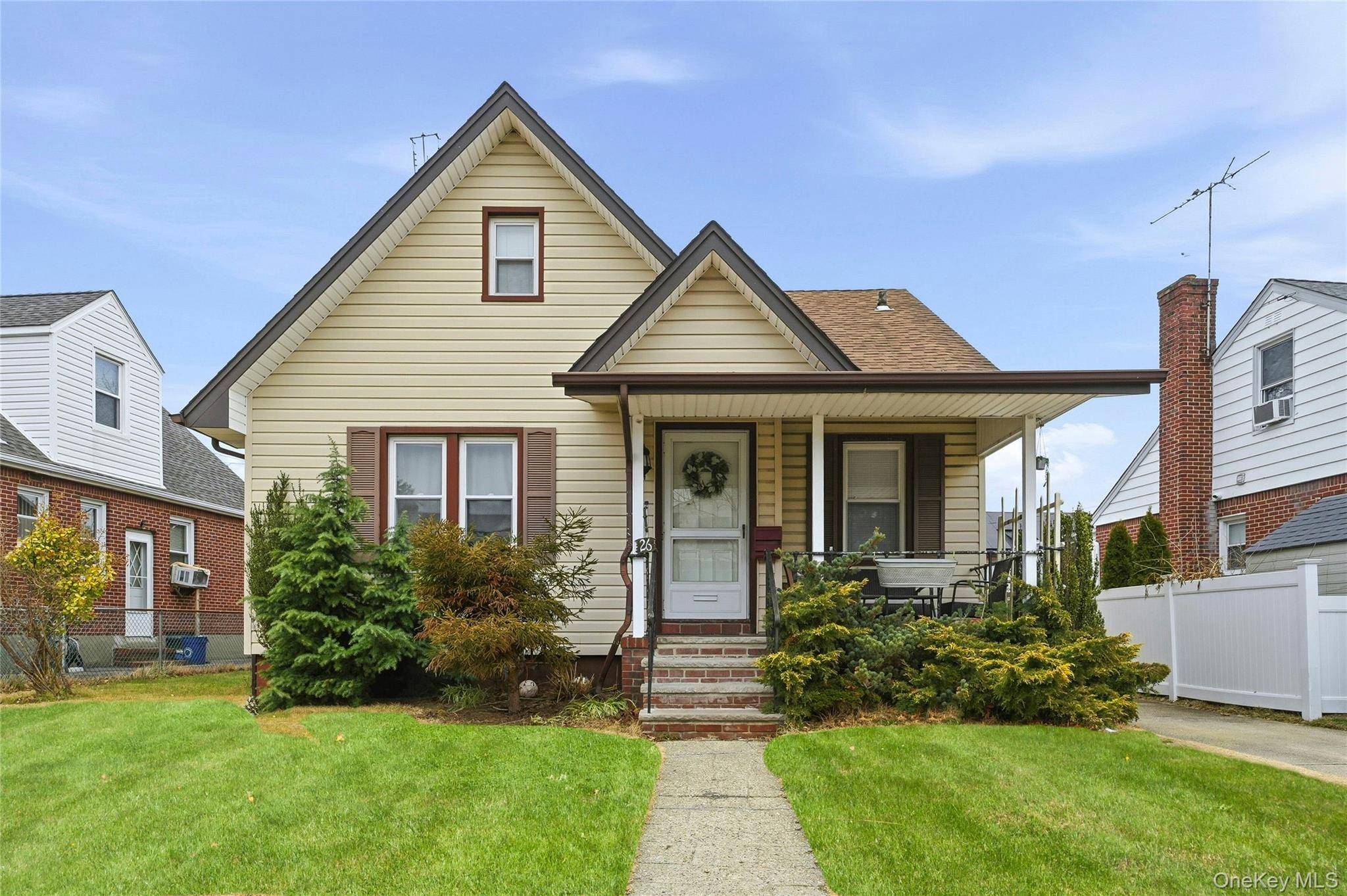 26 Haddon RD, New Hyde Park, NY 11040