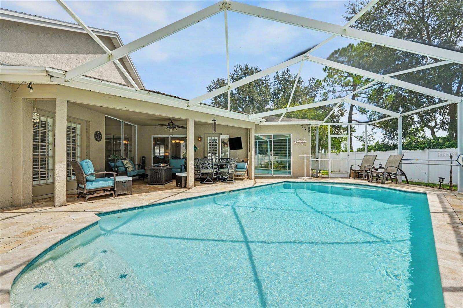 18001 PALM BREEZE DR, Tampa, FL 33647