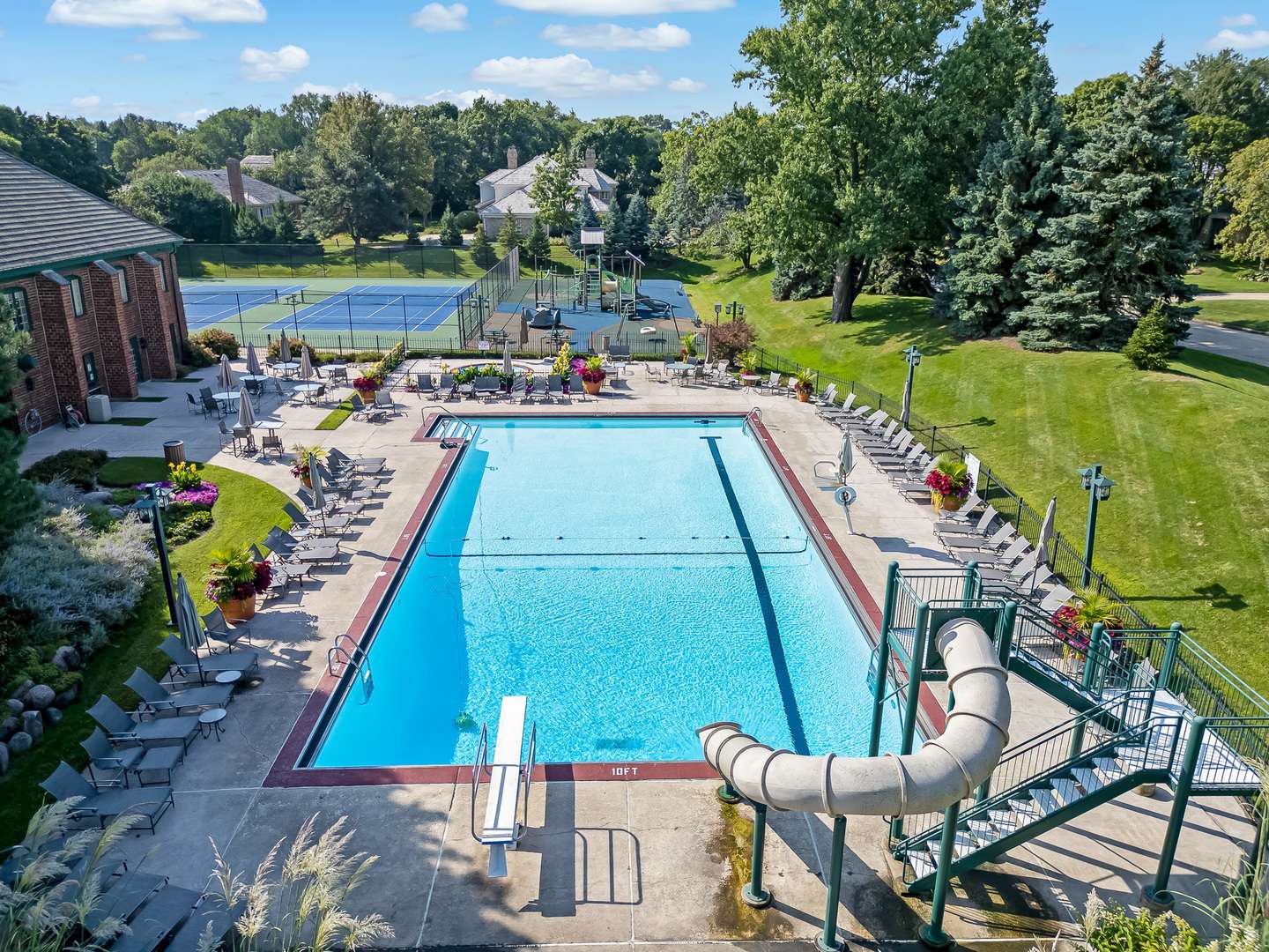 1751 Midwest Club Pkwy, Oak Brook, IL 60523