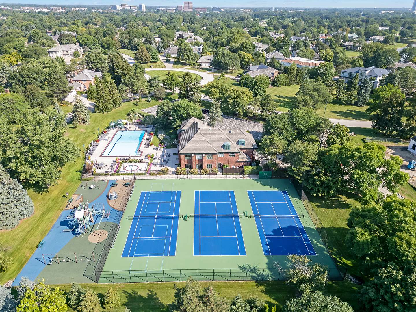 1751 Midwest Club Pkwy, Oak Brook, IL 60523