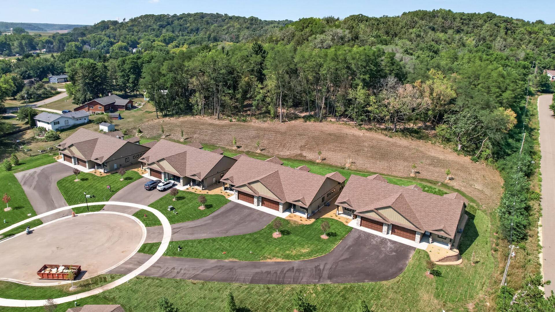 1091 Legend LN, River Falls, WI 54022