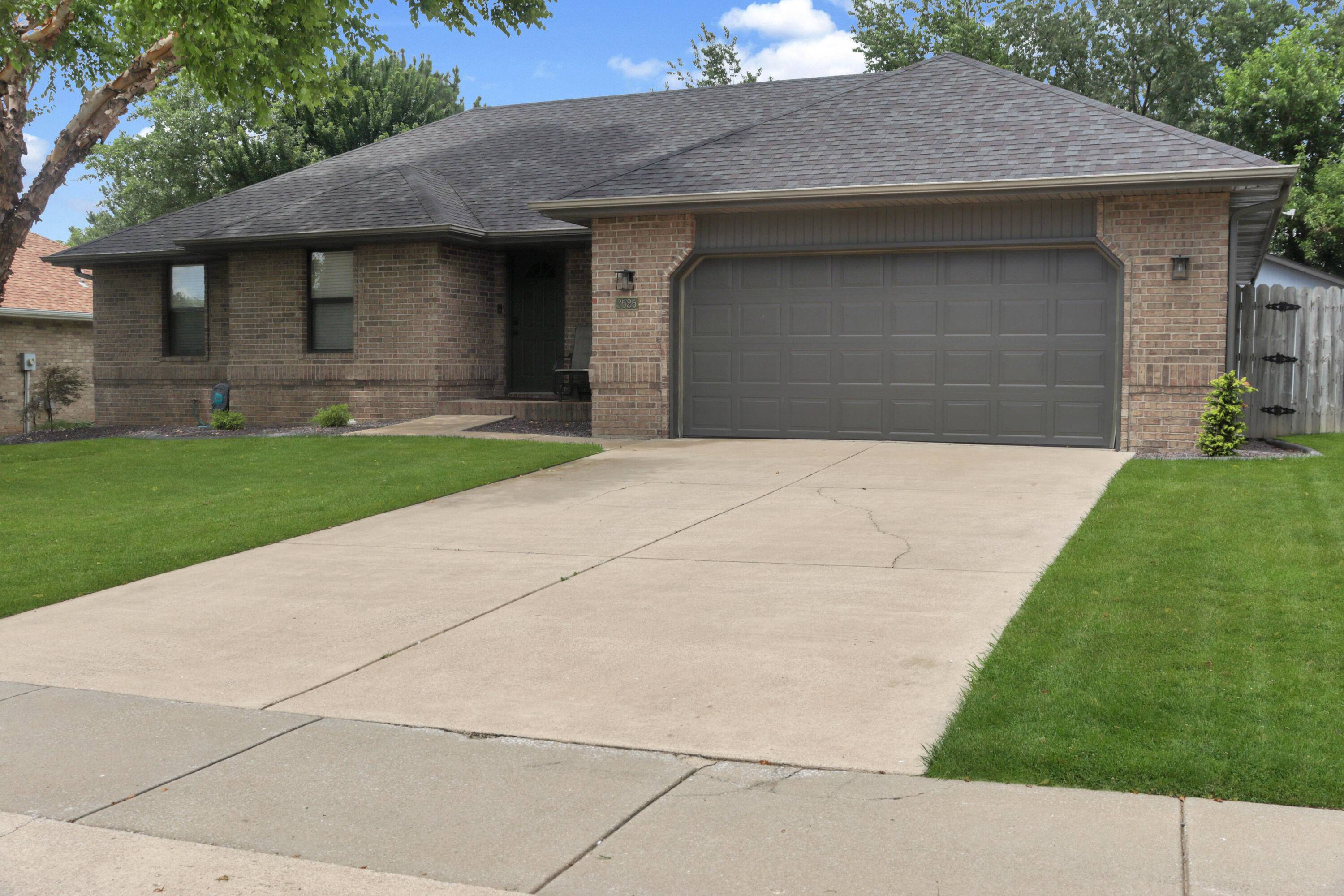 3525 W Village TER, Springfield, MO 65810