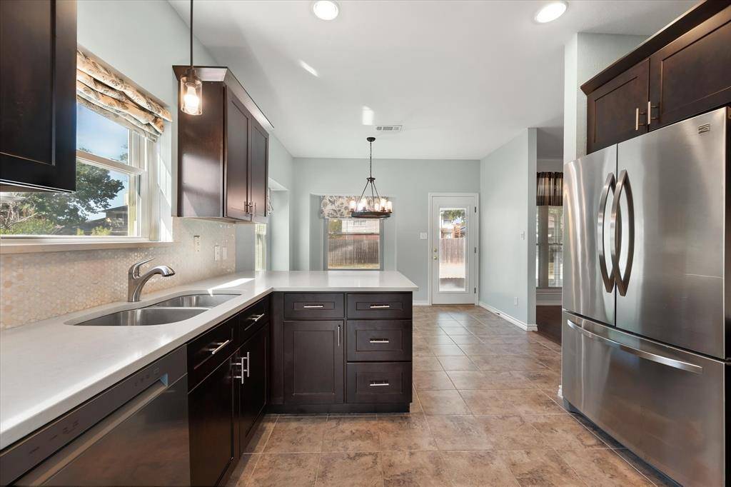 6222 St Leonard Drive, Arlington, TX 76001