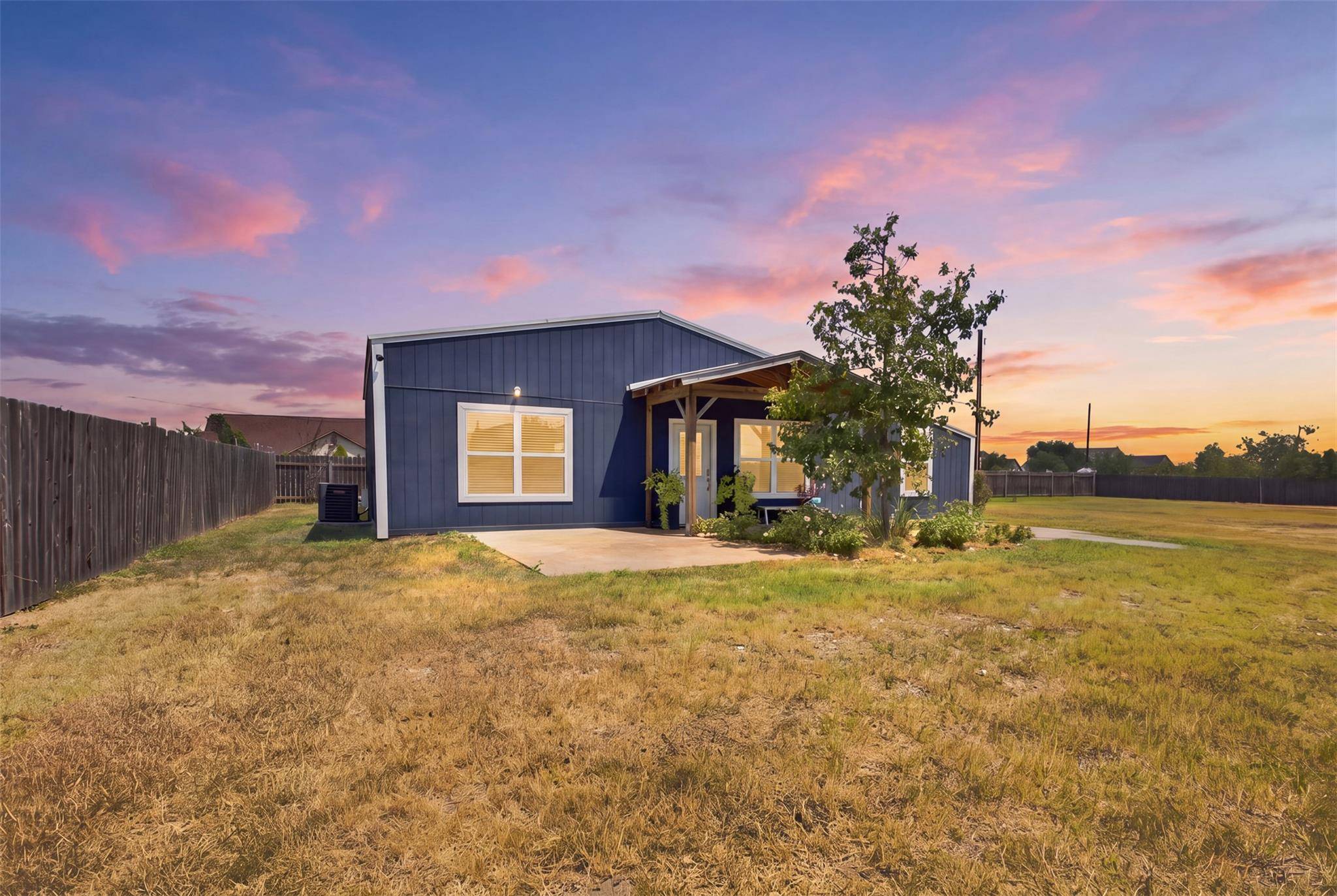 123 Escondido DR, Del Valle, TX 78617