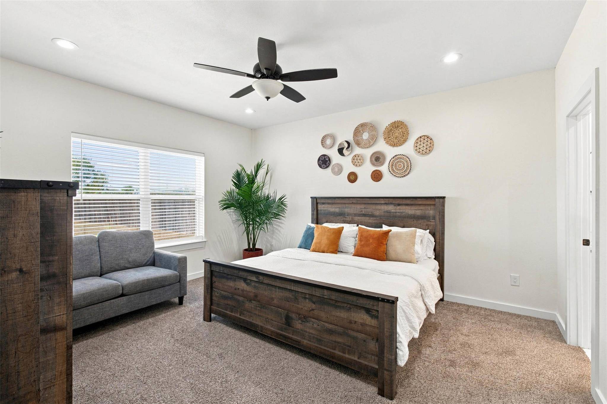 123 Escondido DR, Del Valle, TX 78617