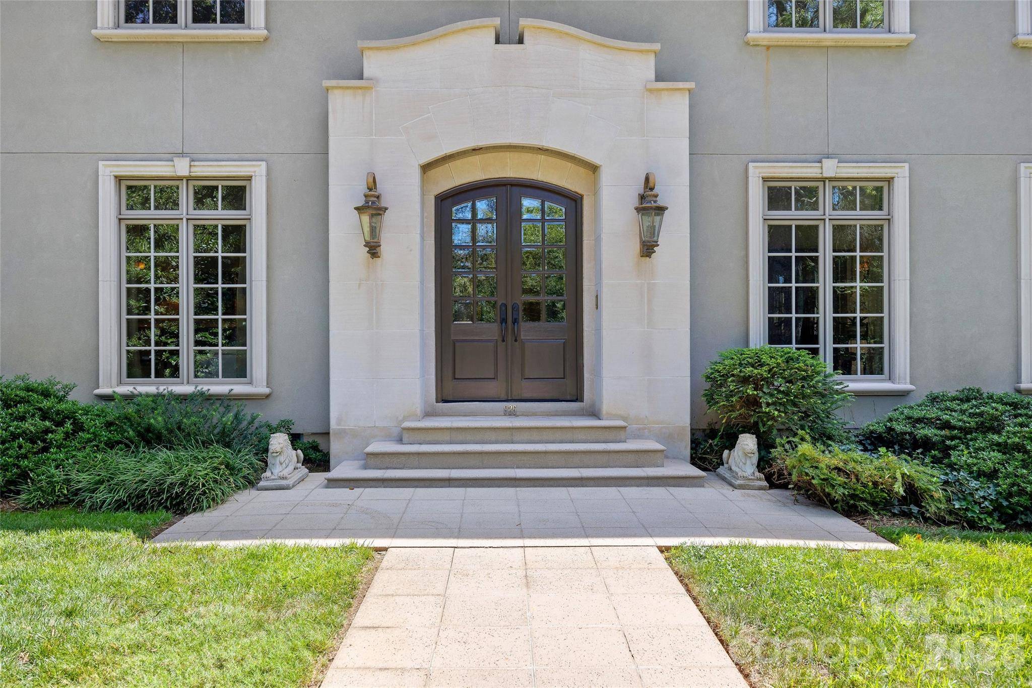 925 Harvard PL, Charlotte, NC 28207