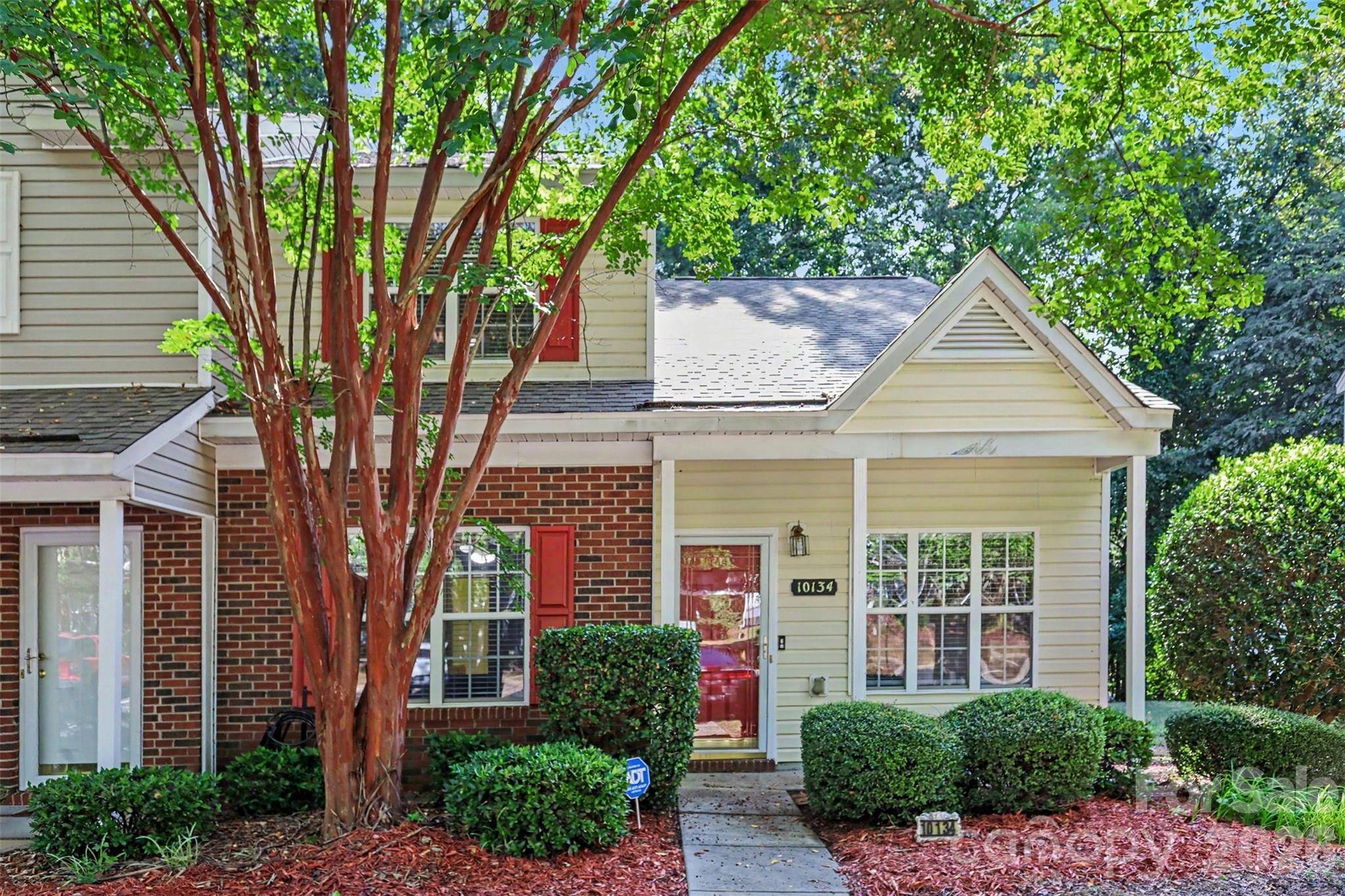 10134 Frosty LN, Charlotte, NC 28216