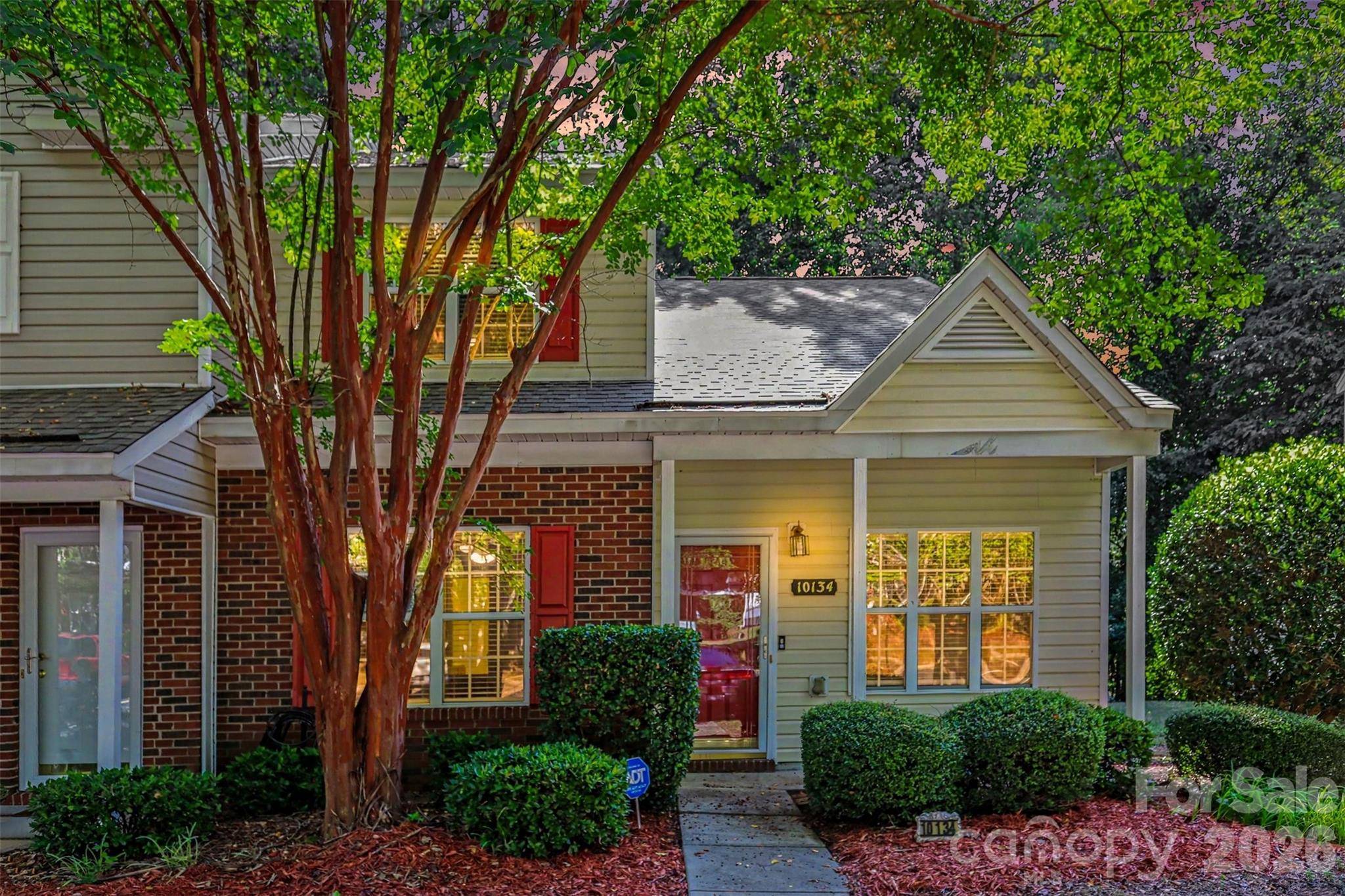 10134 Frosty LN, Charlotte, NC 28216
