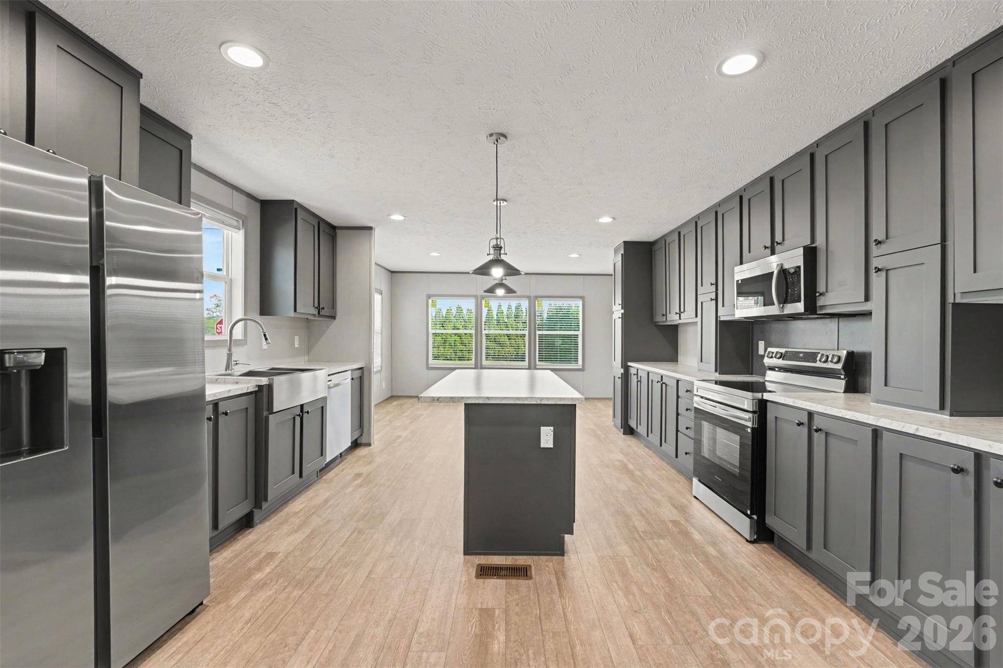 801 EagleView LN, Lawndale, NC 28090