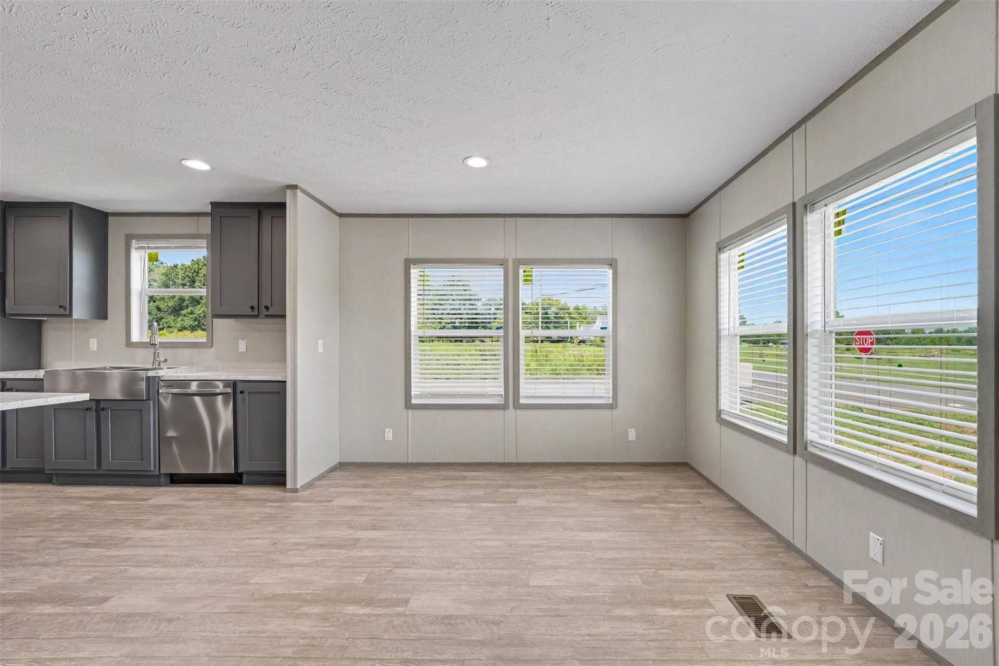 801 EagleView LN, Lawndale, NC 28090