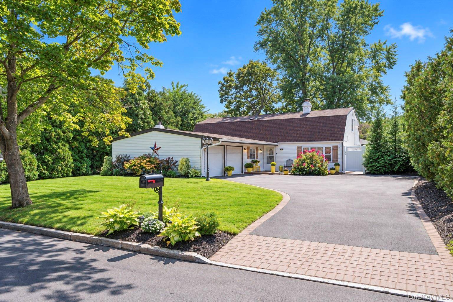 26 All Points TER, Holbrook, NY 11741
