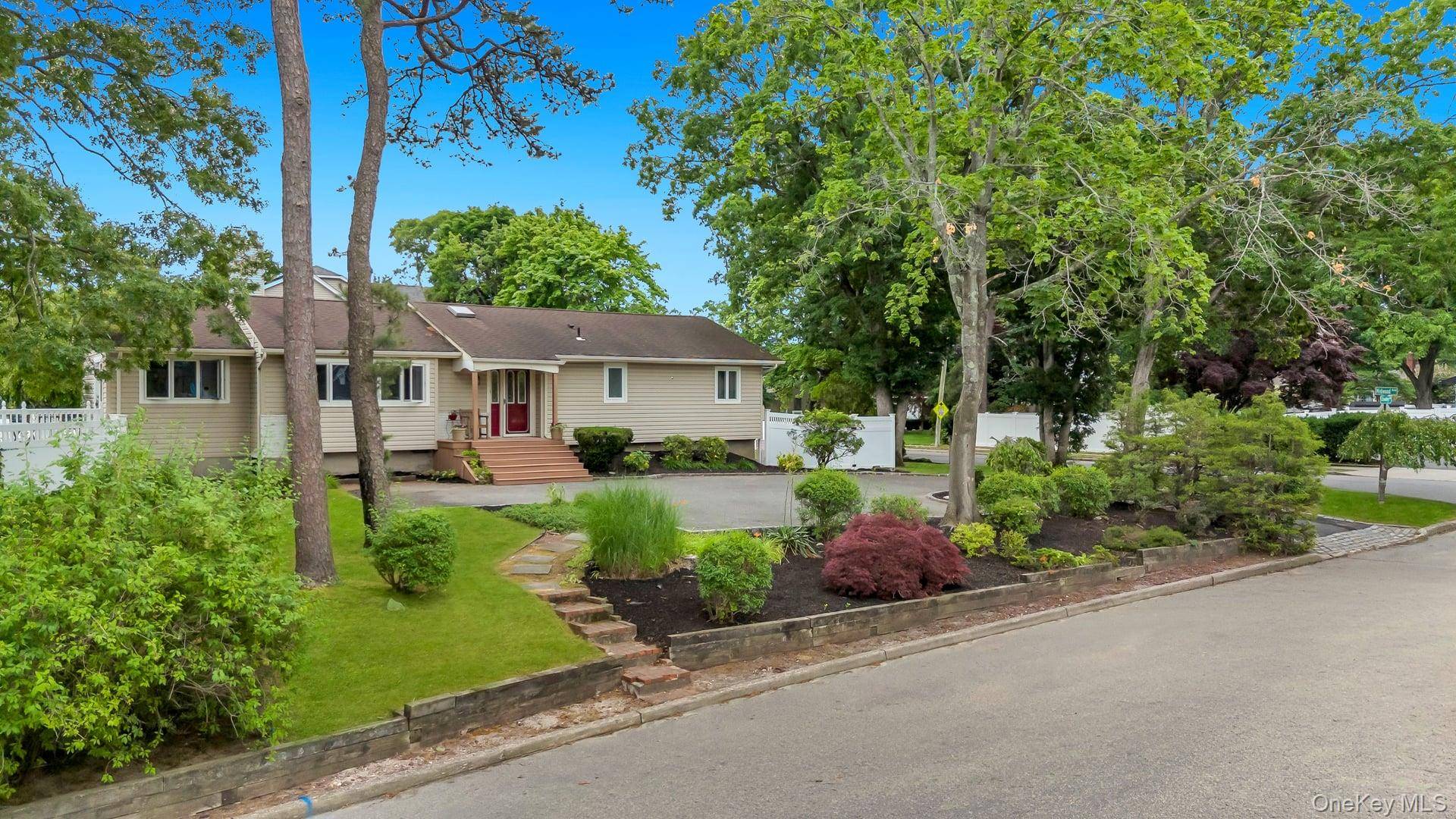 93 Midwood AVE, Nesconset, NY 11767