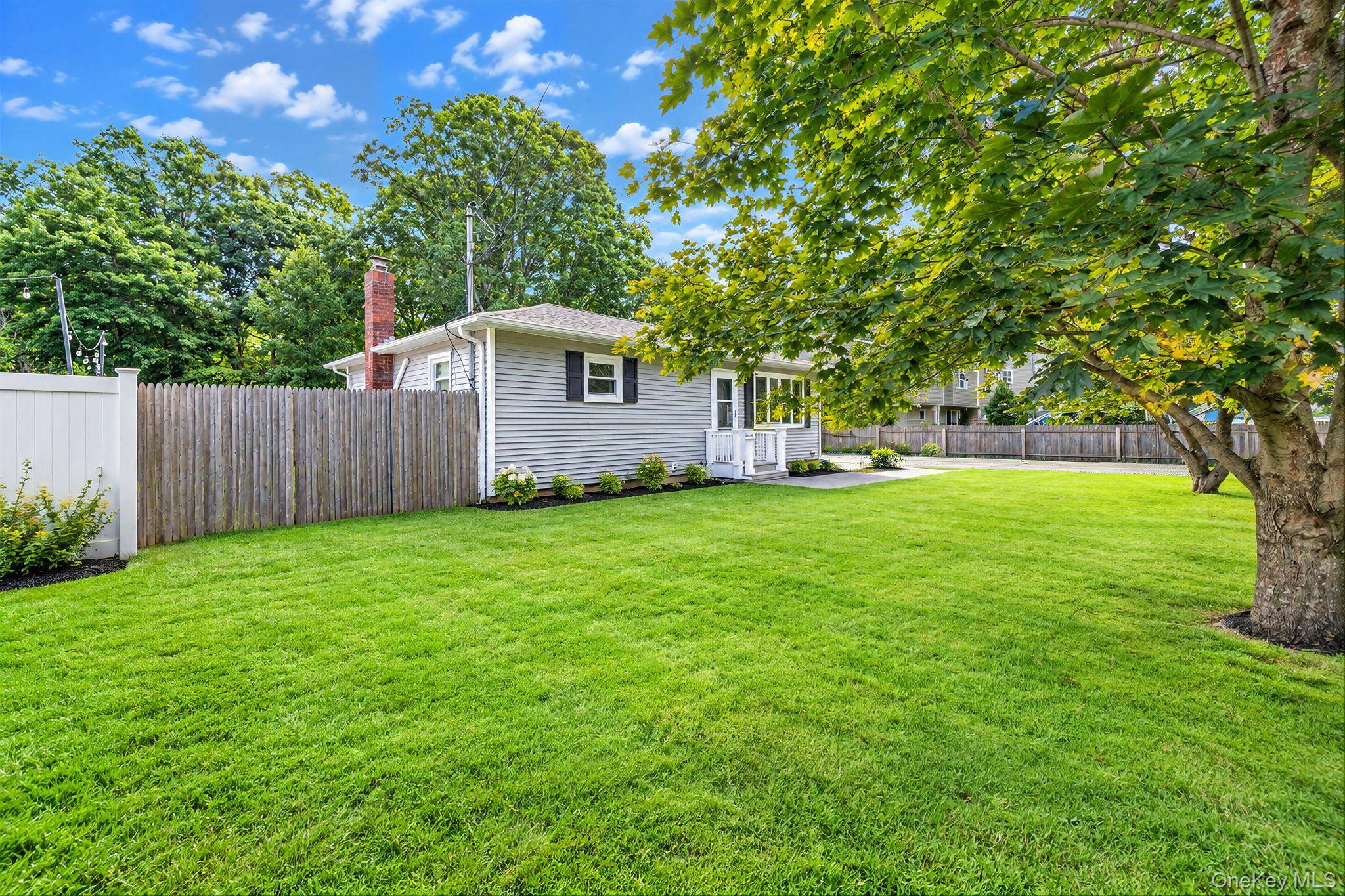 33 Pine Cone ST, Middle Island, NY 11953
