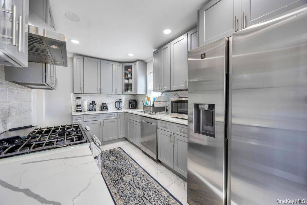 48 Liberty AVE, Mineola, NY 11501