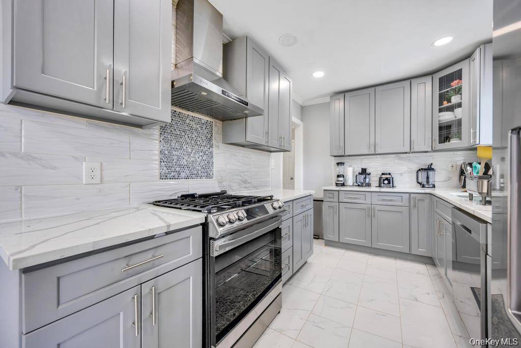 48 Liberty AVE, Mineola, NY 11501