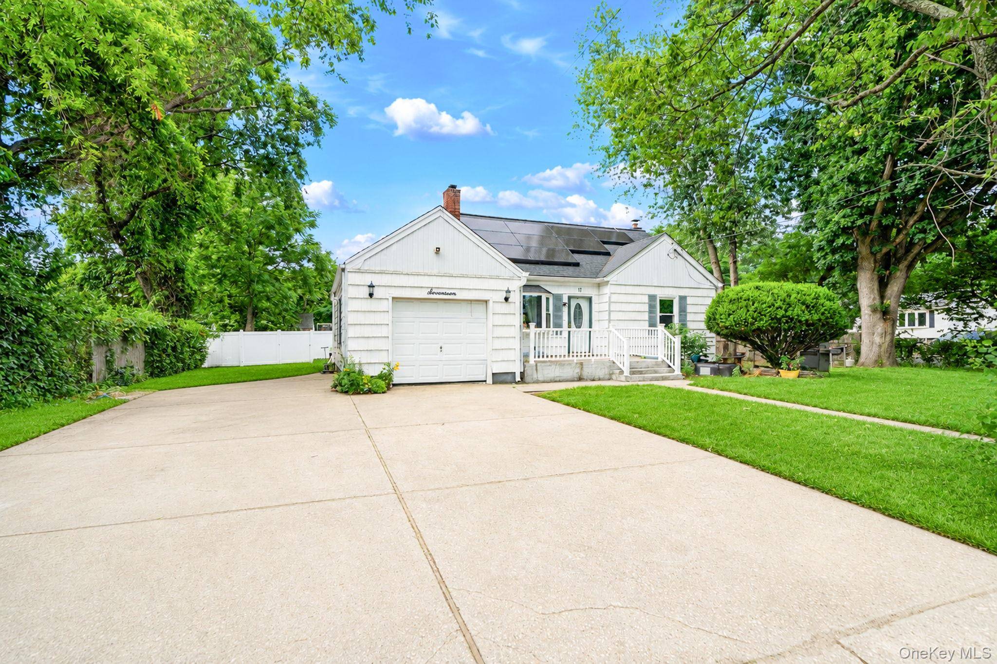17 Maple ST, Brentwood, NY 11717