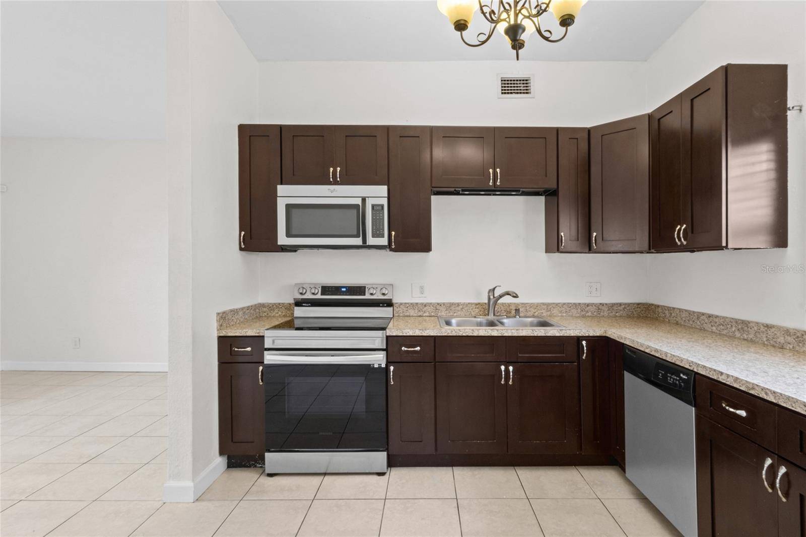 6711 DARTMOUTH AVE N, St Petersburg, FL 33710