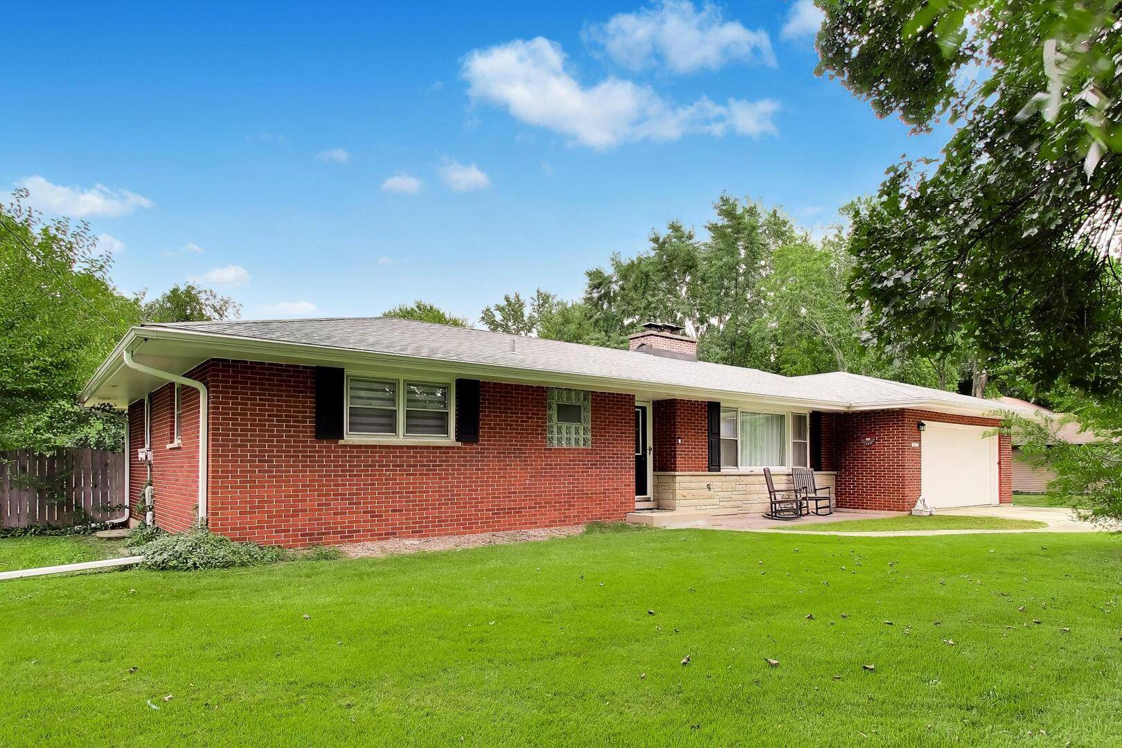 10S021 Plainfield Naperville RD, Naperville, IL 60564