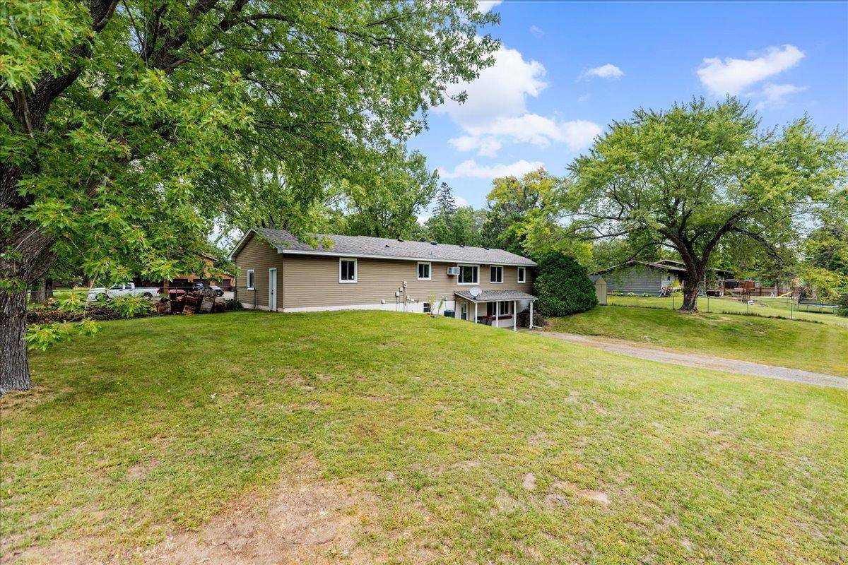 6101 Oak CIR, North Branch, MN 55056