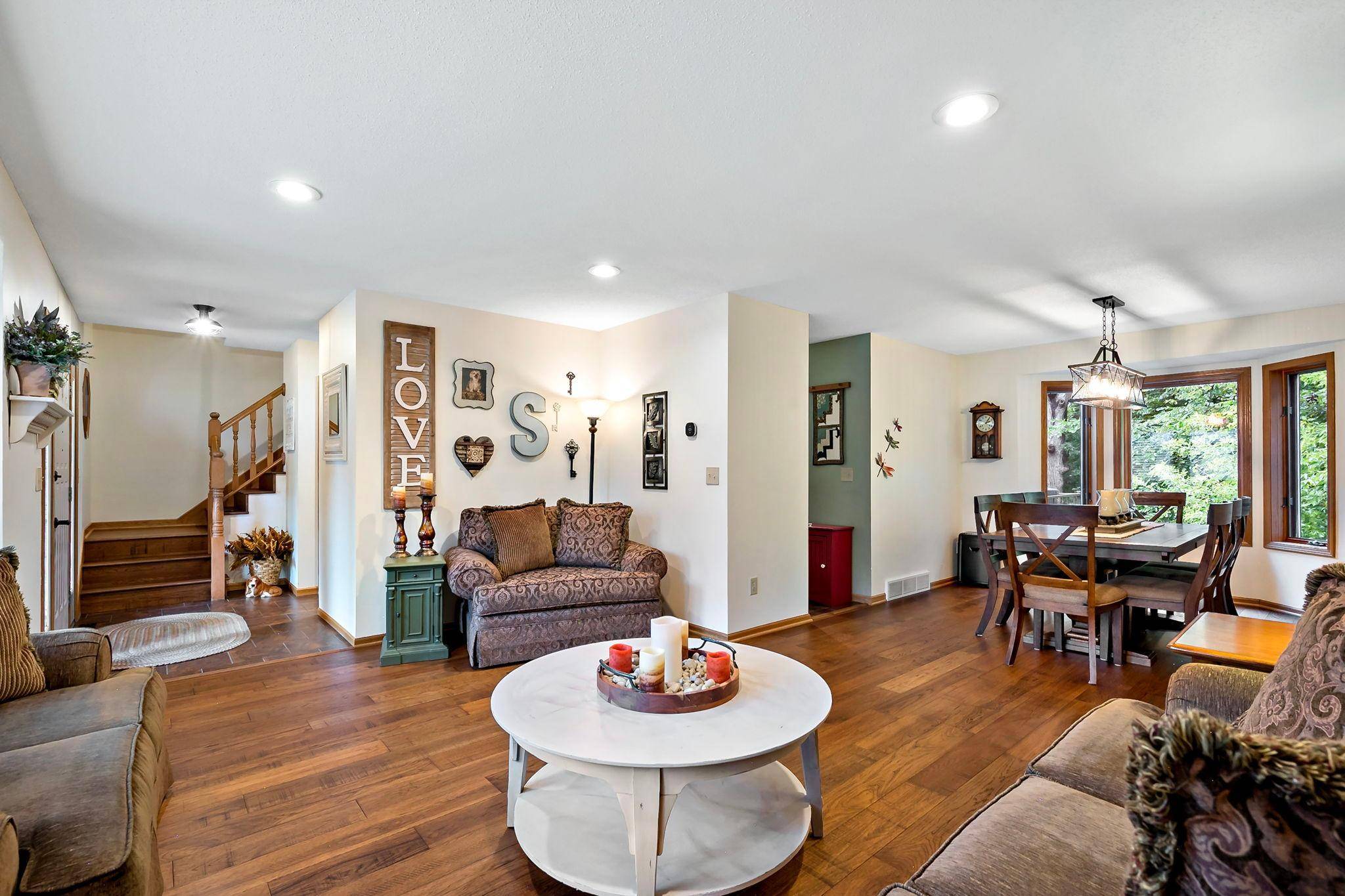 112112 Haering LN, Chaska, MN 55318