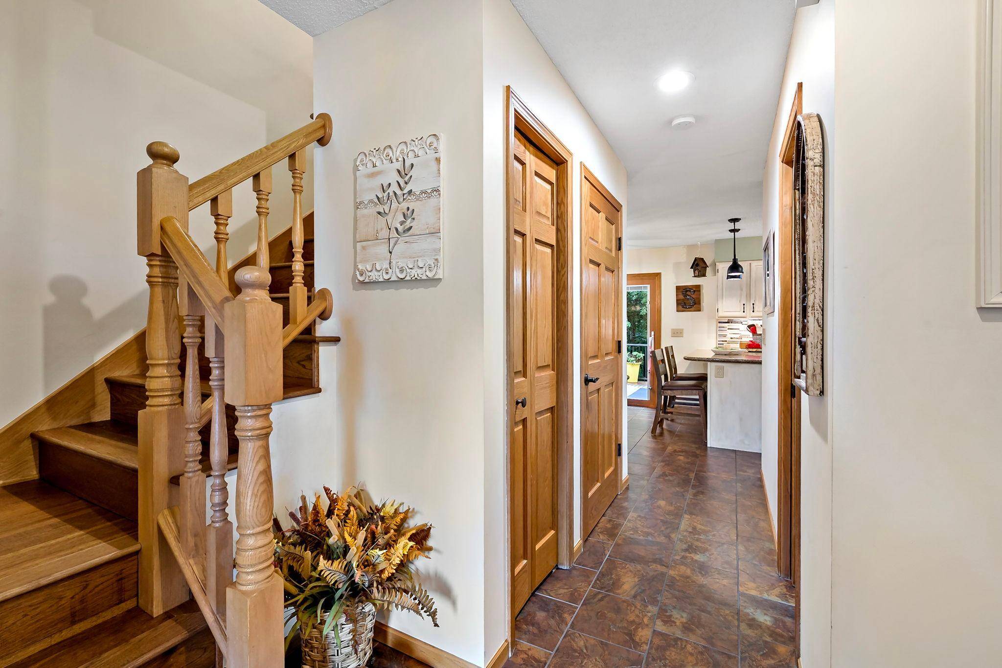 112112 Haering LN, Chaska, MN 55318
