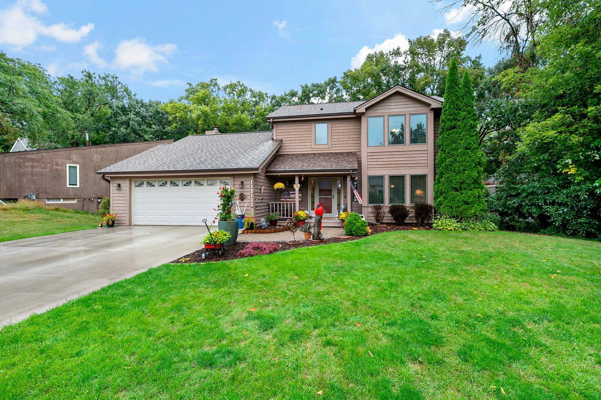 112112 Haering LN, Chaska, MN 55318