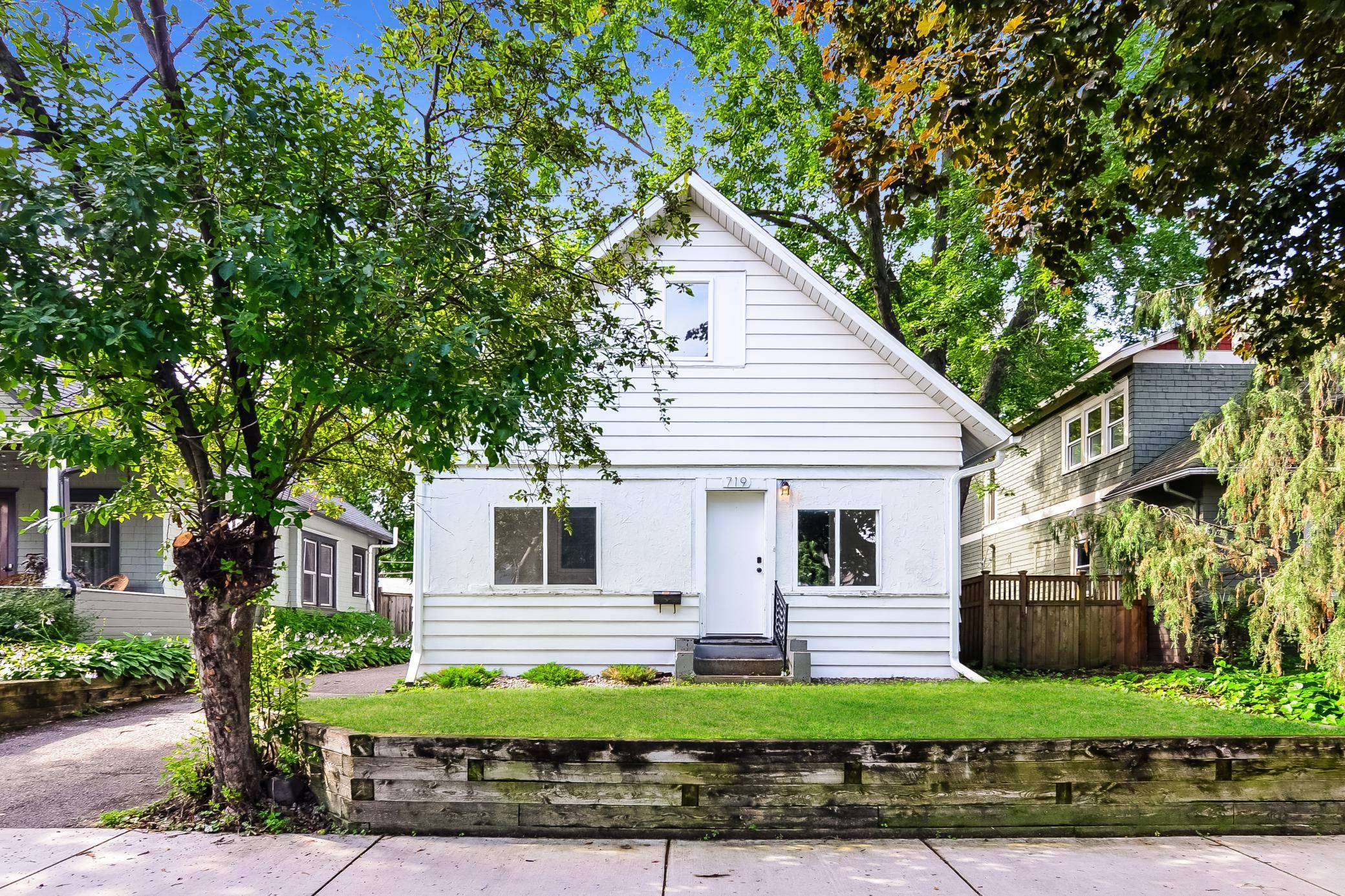 719 W 40th ST, Minneapolis, MN 55409