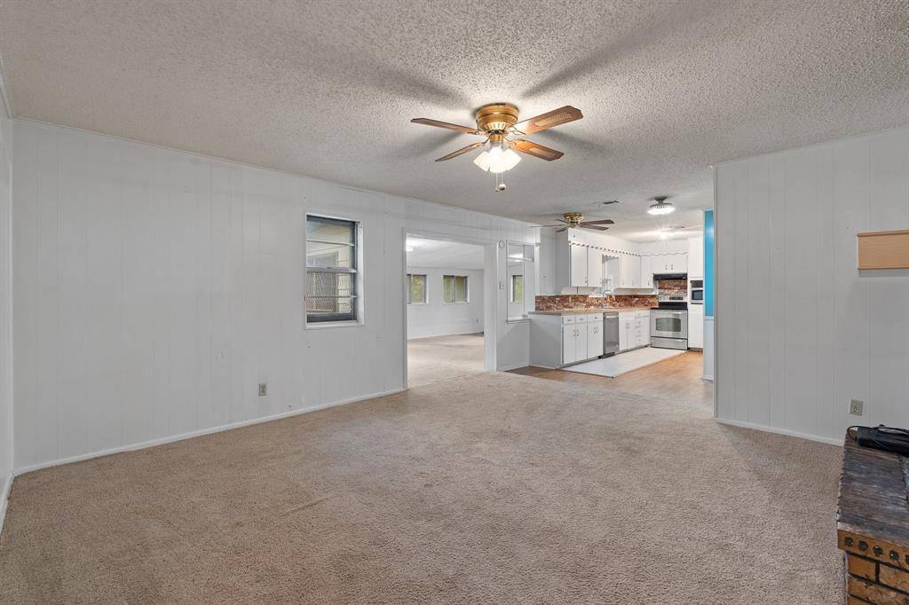 3016 E Renfro Street, Burleson, TX 76028