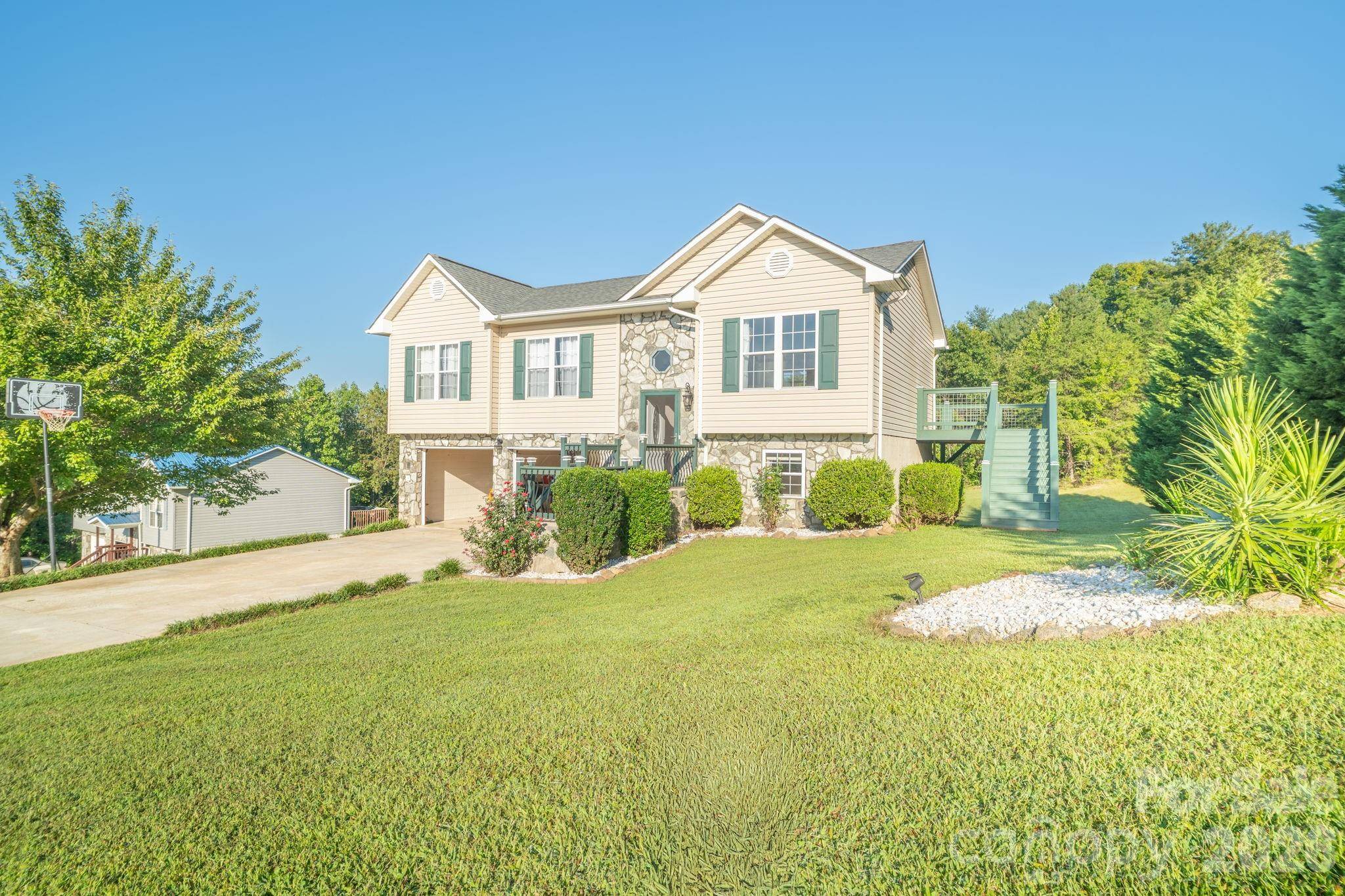 1260 Star LN, Morganton, NC 28655