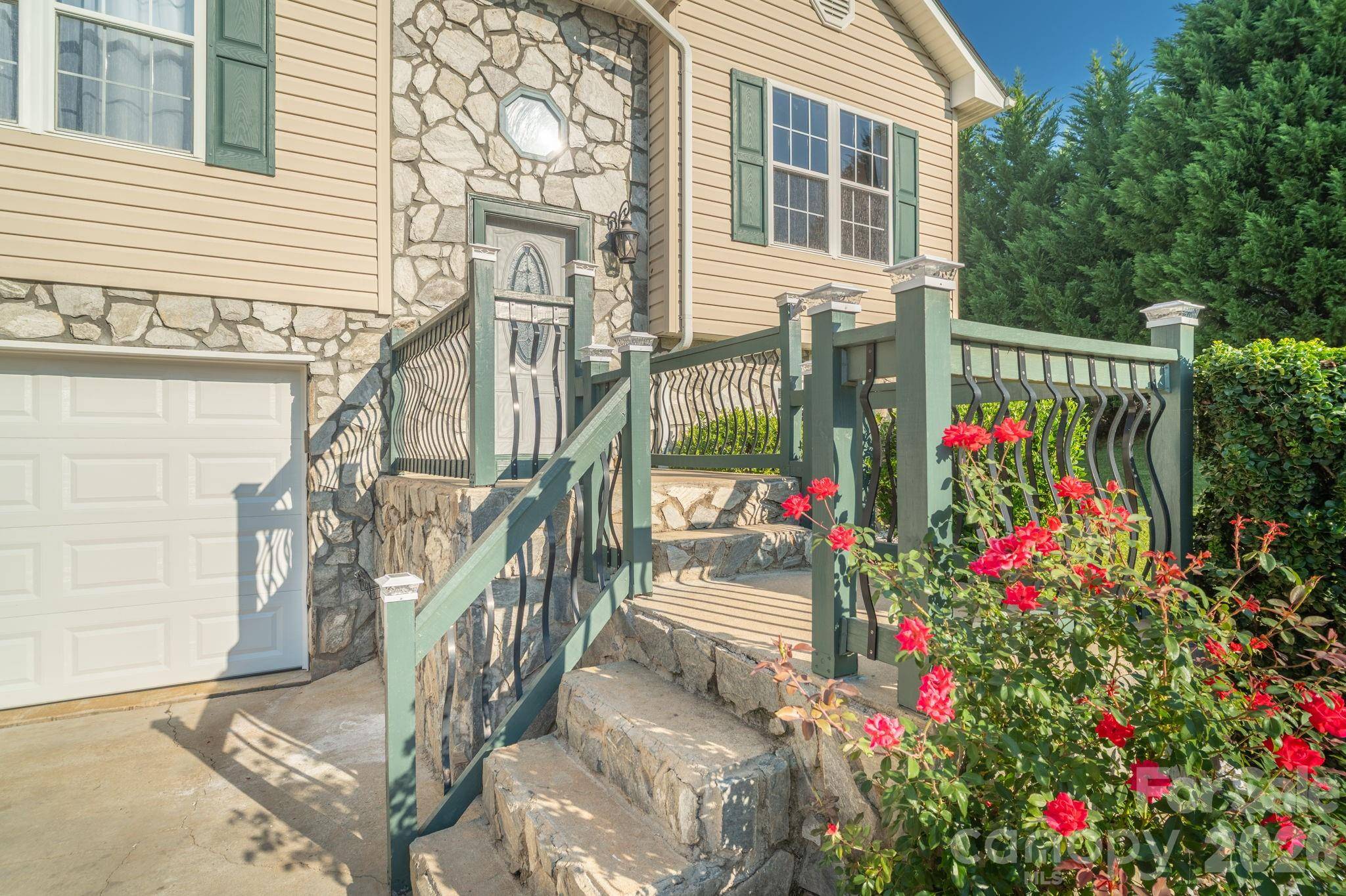 1260 Star LN, Morganton, NC 28655