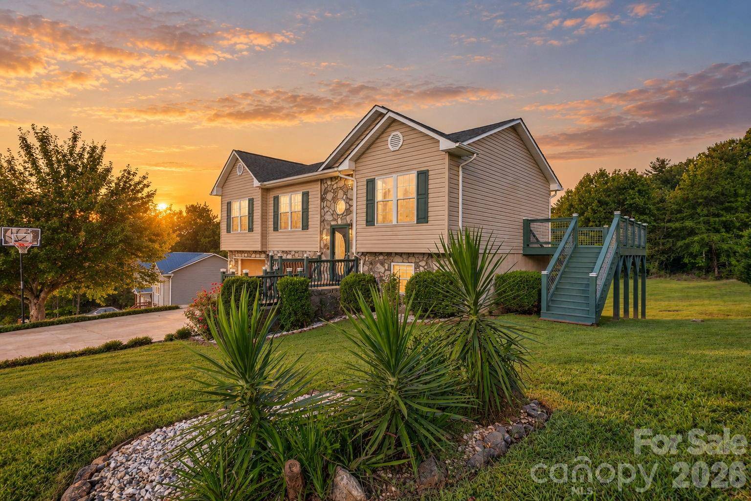 1260 Star LN, Morganton, NC 28655