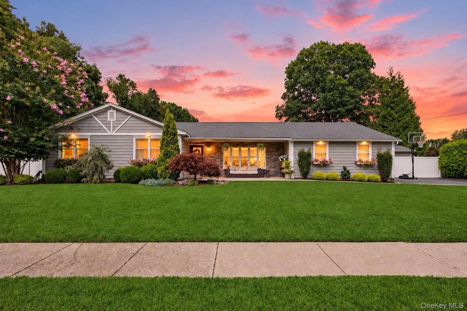301 Vernon ST, Dix Hills, NY 11746