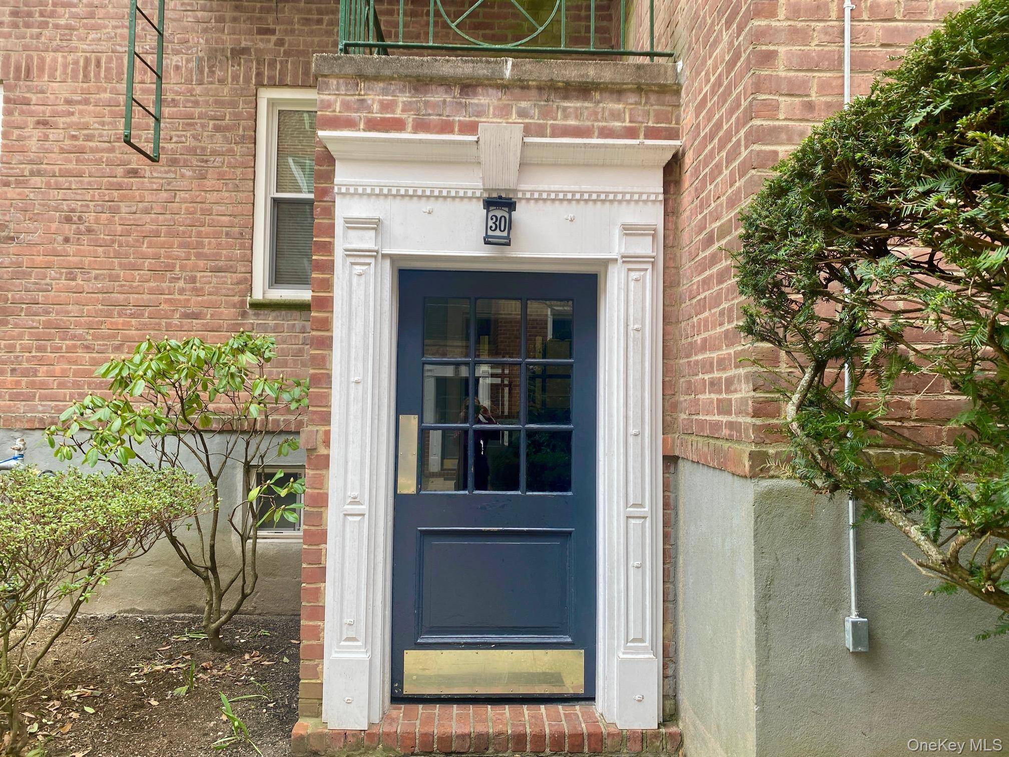 30 Catheral AVE #4A, Hempstead, NY 11550