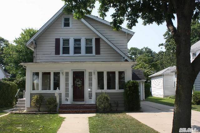 22 Jarvis PL #Upper, Lynbrook, NY 11563