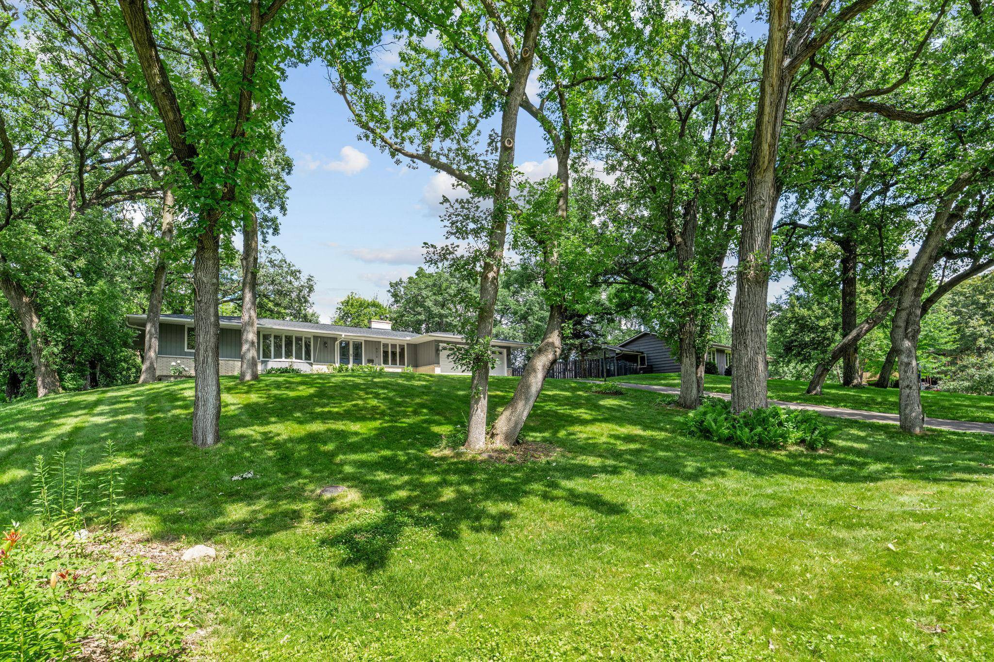 5010 Diane DR, Minnetonka, MN 55343