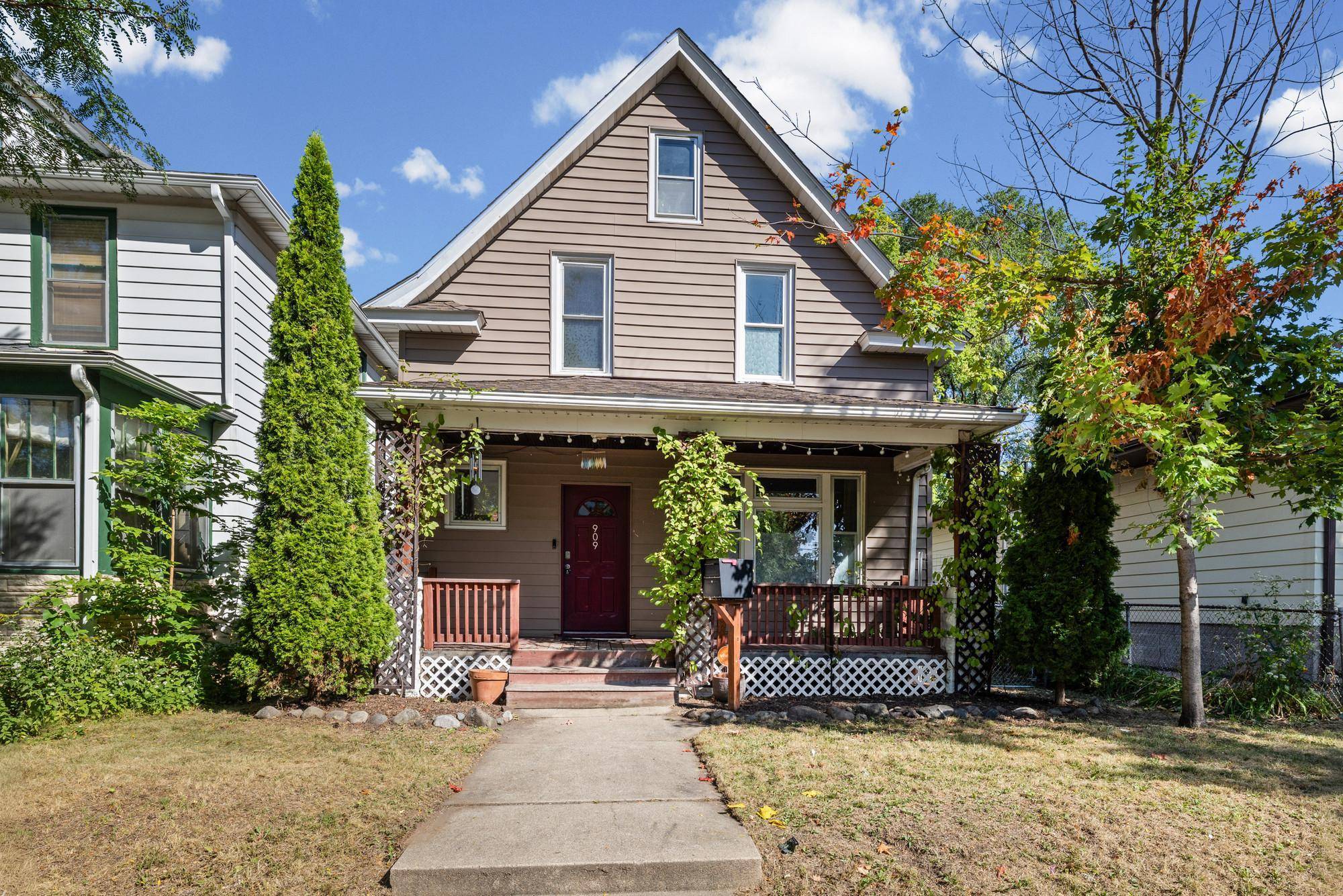 909 Sherburne AVE, Saint Paul, MN 55104