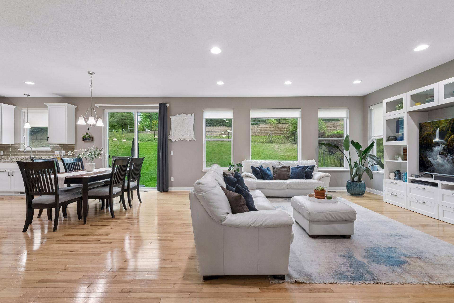 2470 Heron LN, Victoria, MN 55386