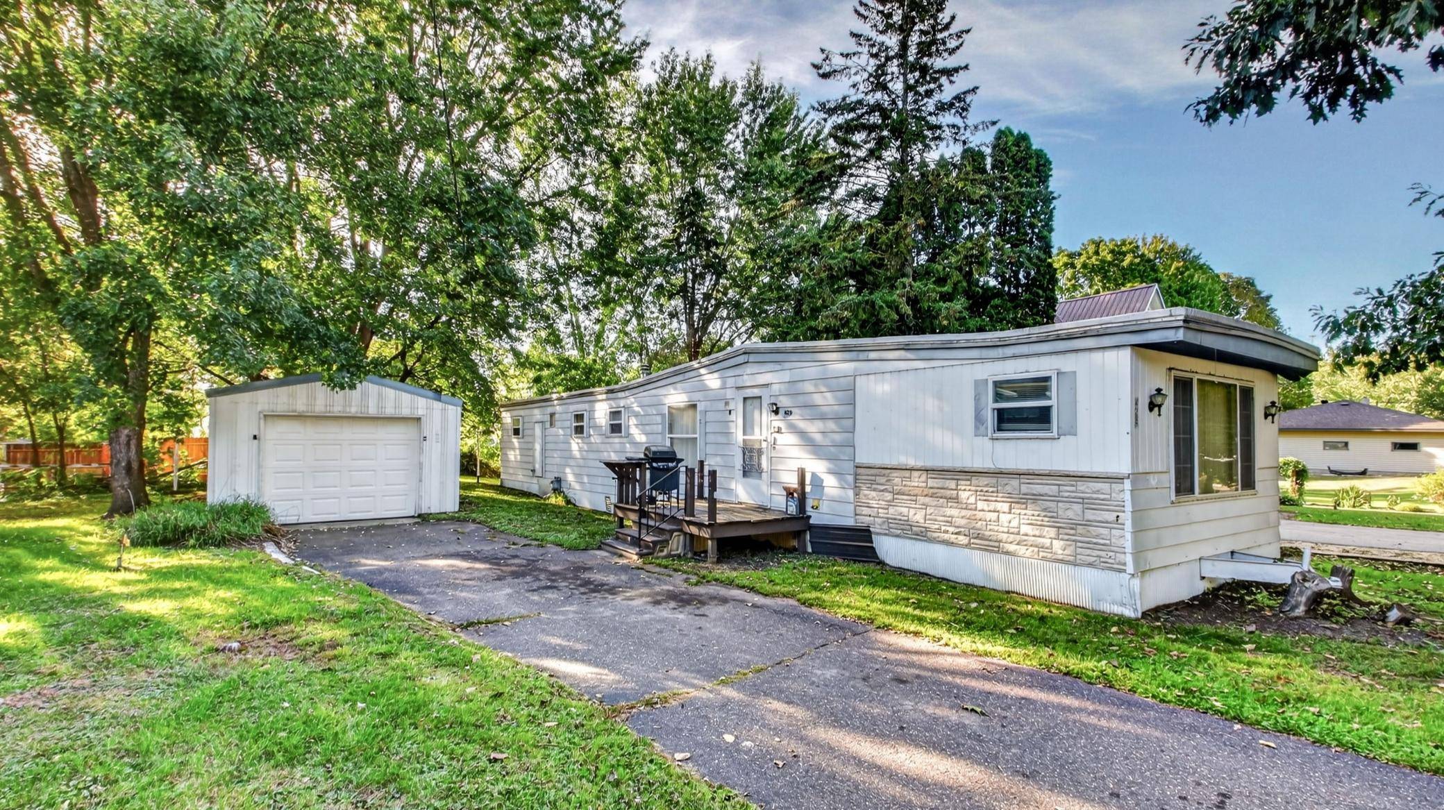 429 S Scott ST, Elmwood, WI 54740