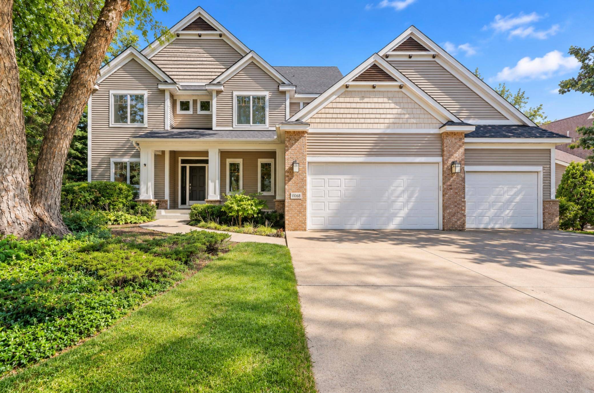 11068 Sprucewood LN N, Champlin, MN 55316