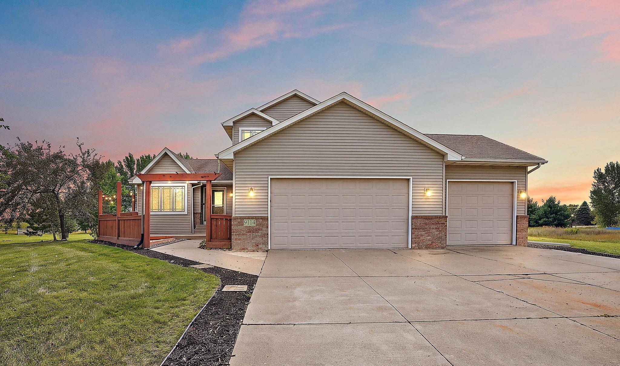 9114 190th AVE NW, Nowthen, MN 55330