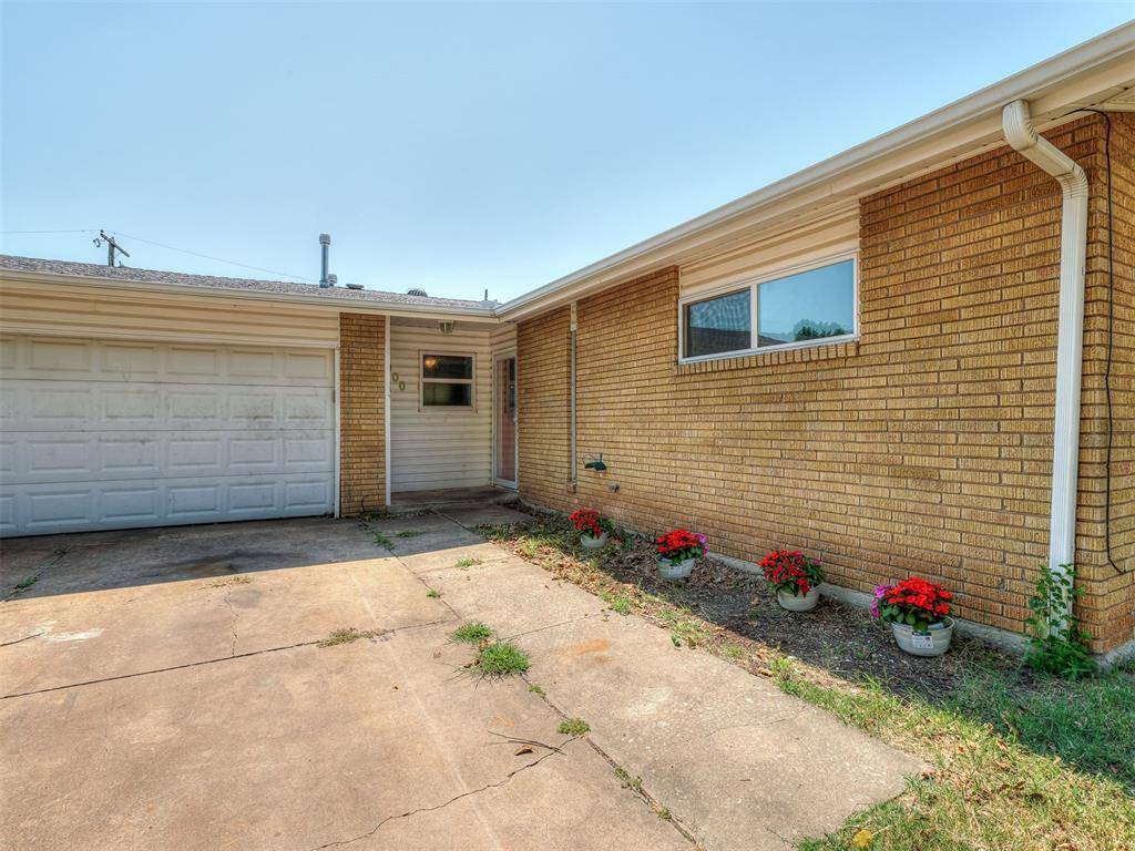 8900 S Hillcrest DR, Oklahoma City, OK 73159
