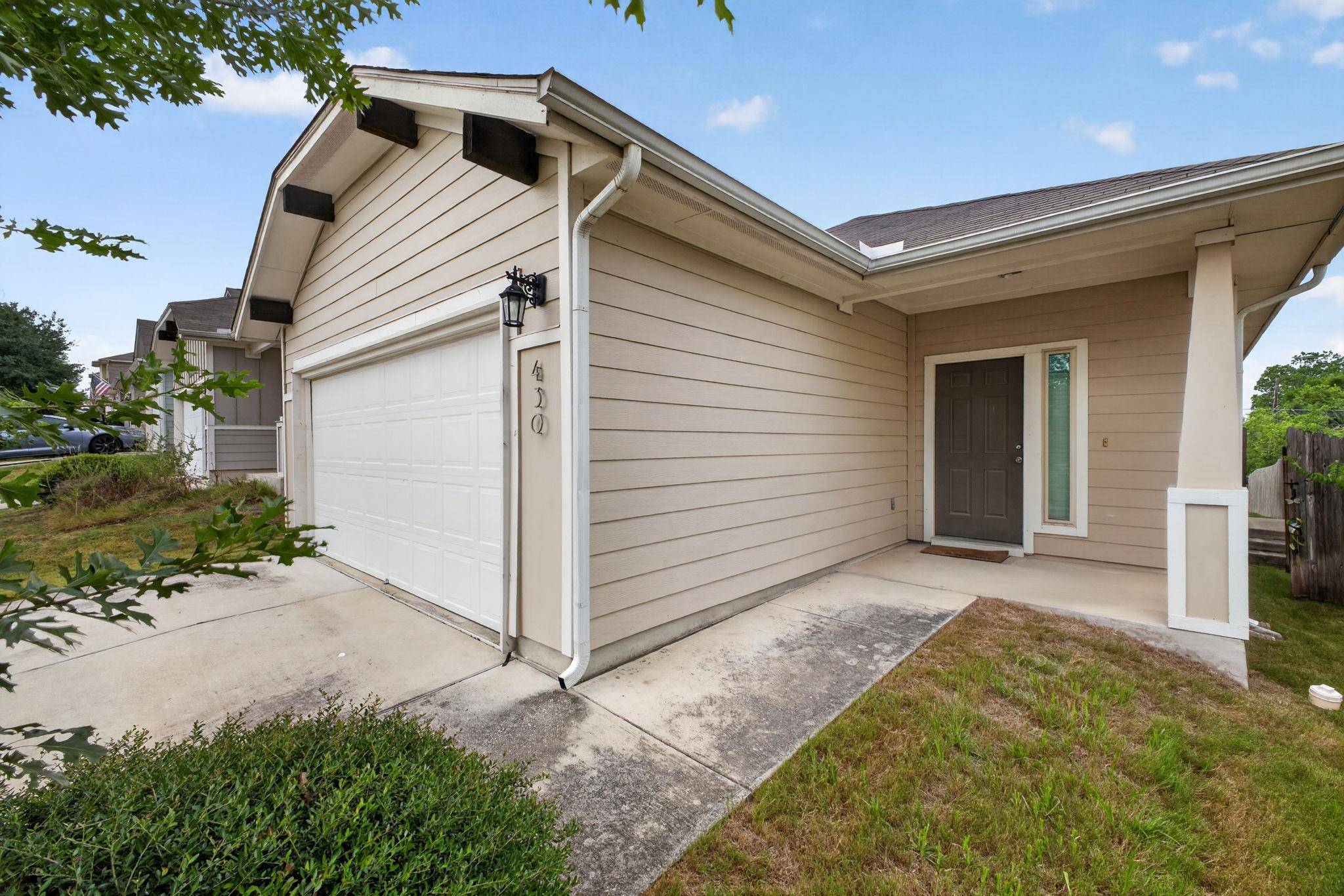 430 Twisted Oaks LN, Buda, TX 78610
