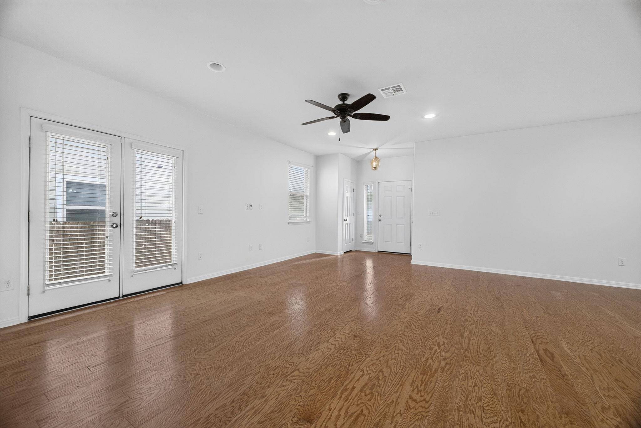 430 Twisted Oaks LN, Buda, TX 78610