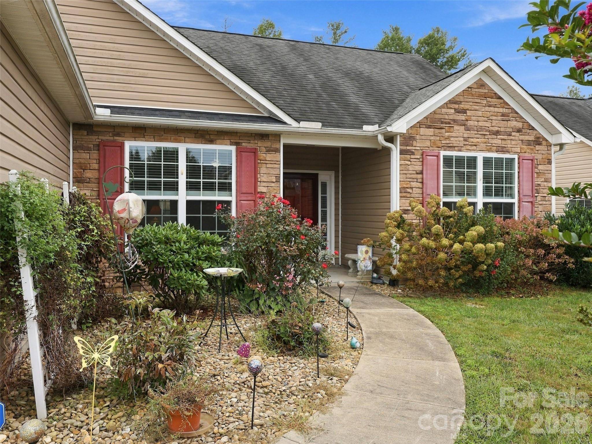 78 Brookstone CT, Hendersonville, NC 28792