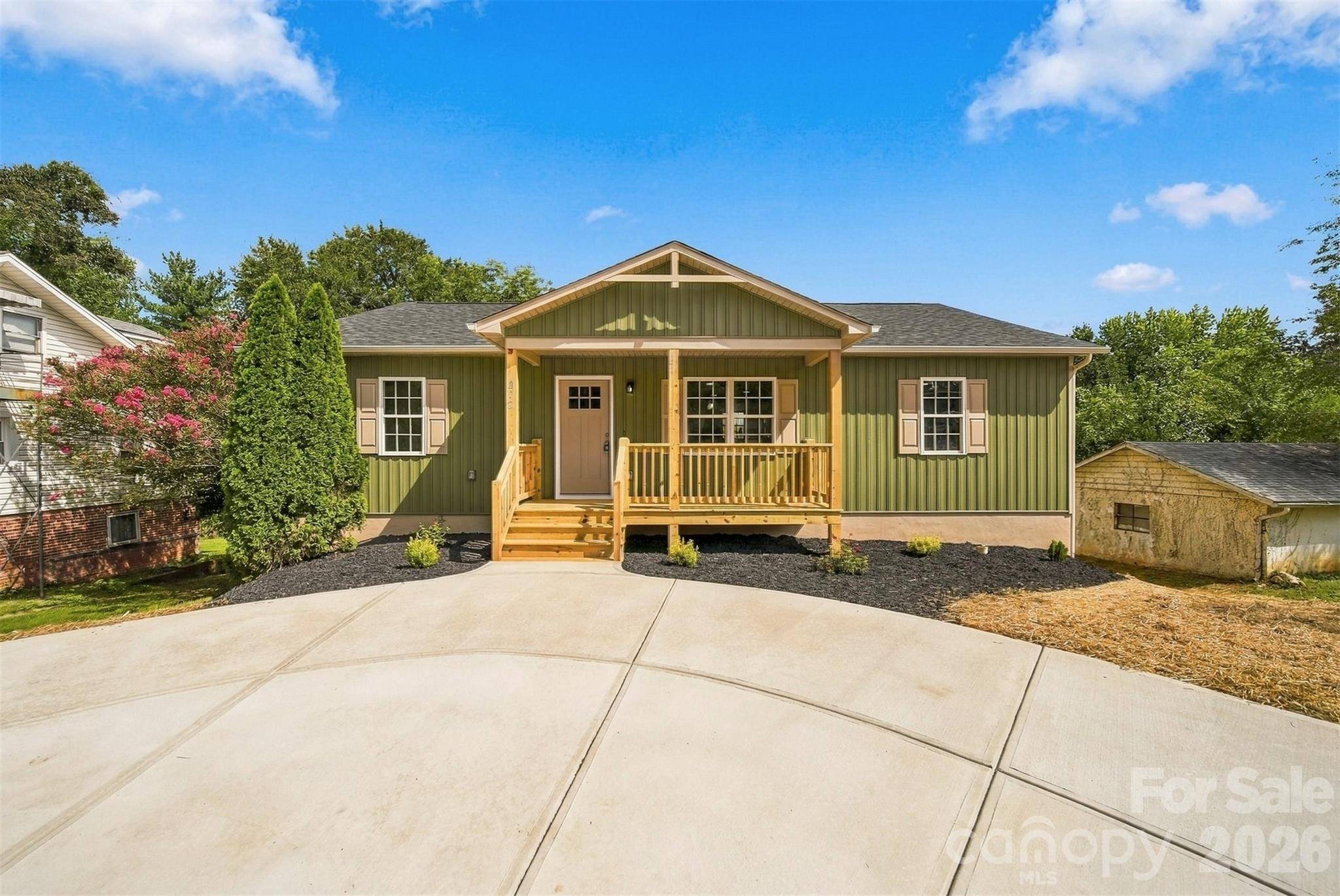 202 Rockyford ST, Morganton, NC 28655