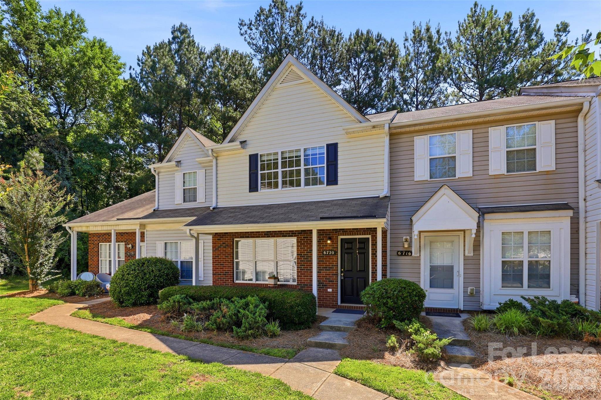 6720 Cypress Tree LN, Charlotte, NC 28215